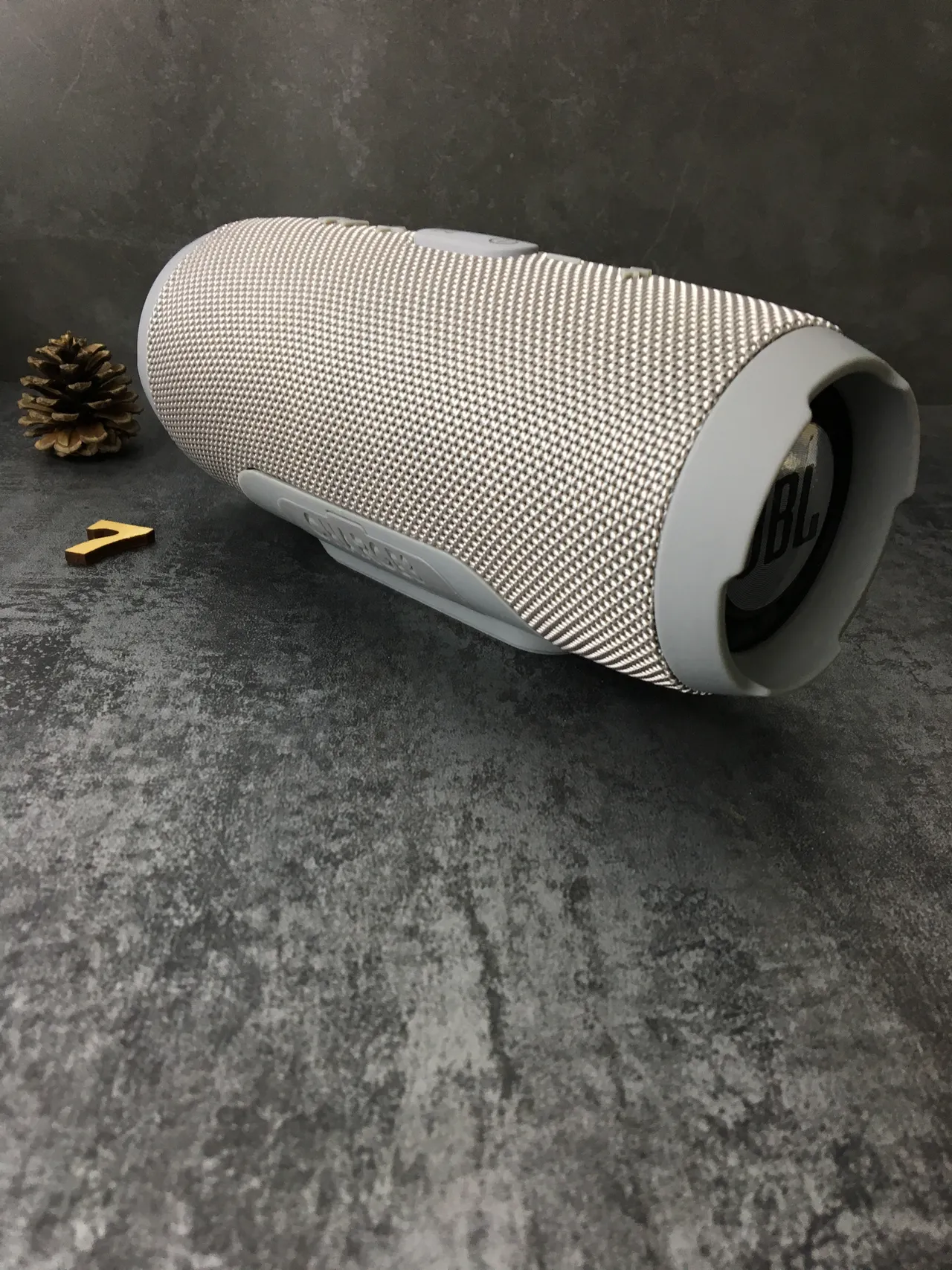 JBL Charge Beige Gris Enceinte Portable avec Grille de Tissu Tissé Cylindrique 6