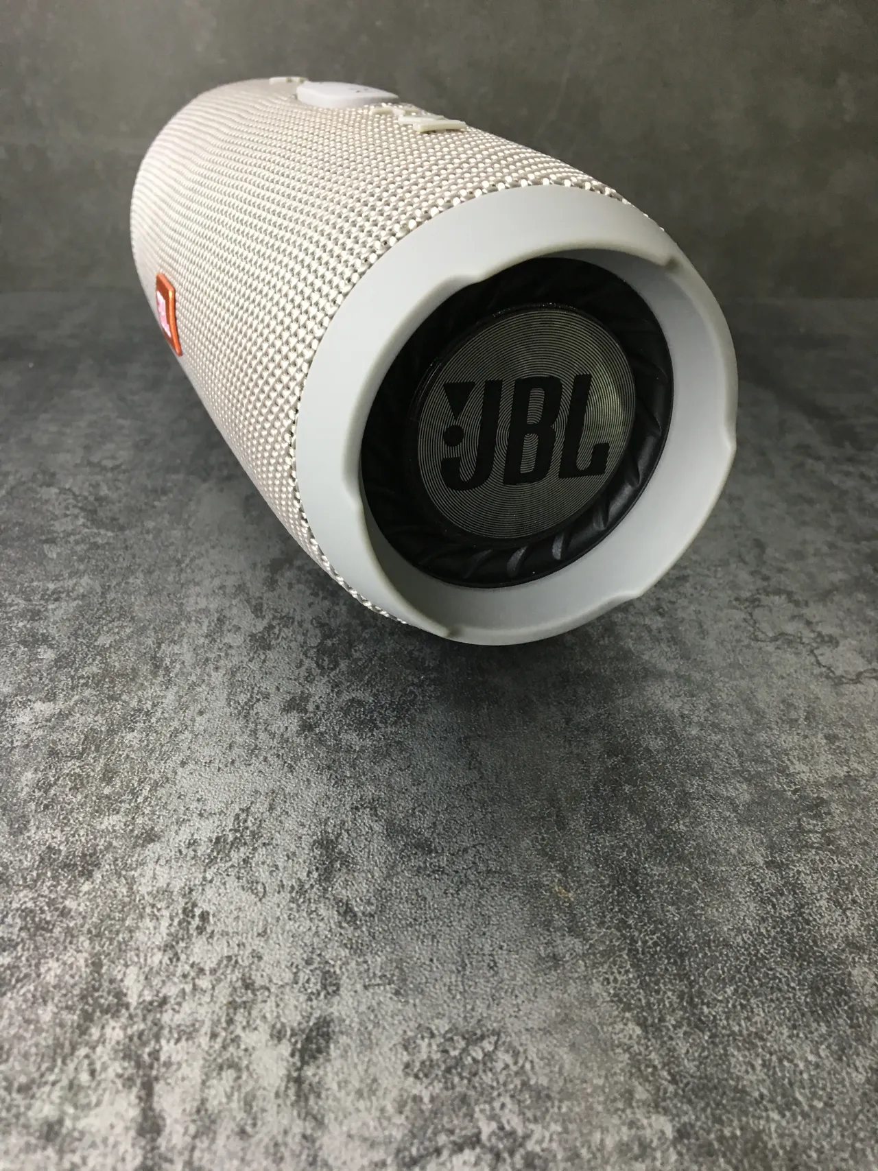 JBL Charge Beige Gris Enceinte Portable avec Grille de Tissu Tissé Cylindrique 8
