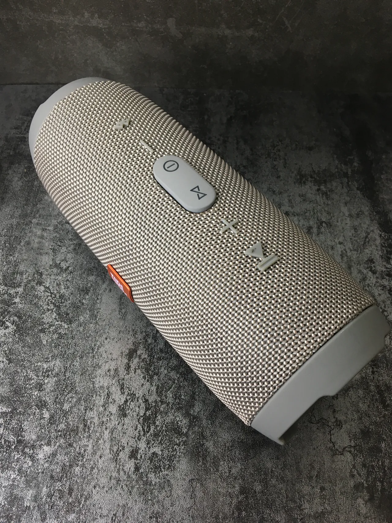JBL Charge Beige Gris Enceinte Portable avec Grille de Tissu Tissé Cylindrique 9