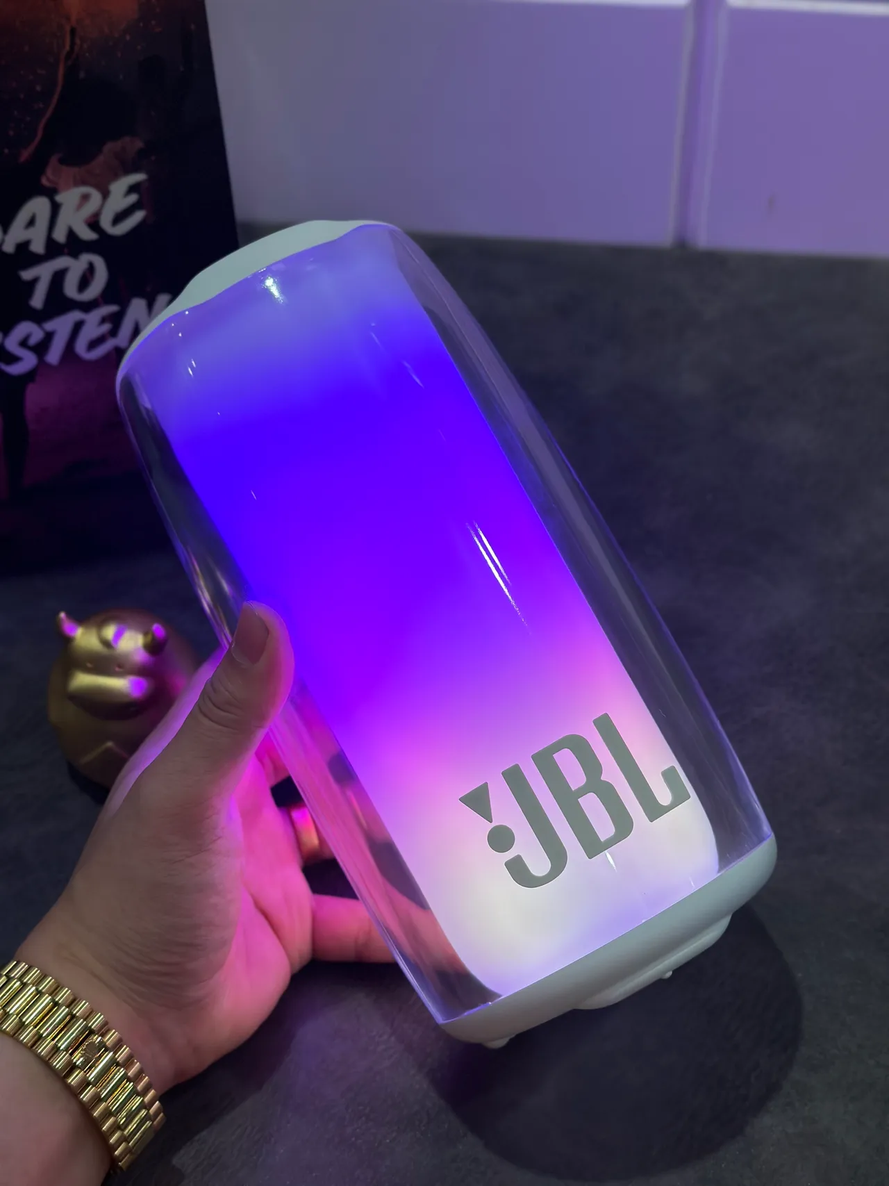 JBL Pulse Altavoz portátil morado cuerpo acrílico cilíndrico transparente 11