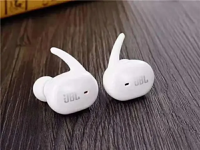 JBL Twins سماعات الأذن اللاسلكية الحقيقية أسود وأبيض TWS سماعات الأذن 7