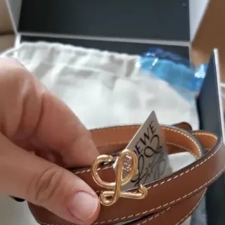 Loeve Anagram Belt حزام جلدي بني ذهبي ضيق مطرز بخيوط متباينة