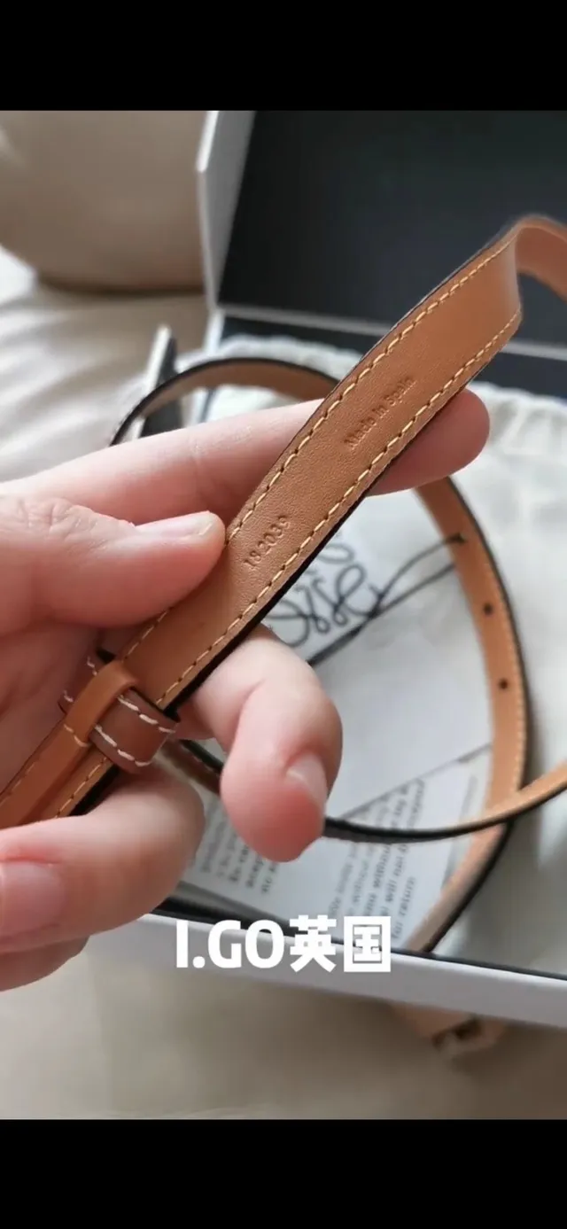 Loeve Anagram Belt Ceinture en cuir marron or étroite à couture contrastée 3