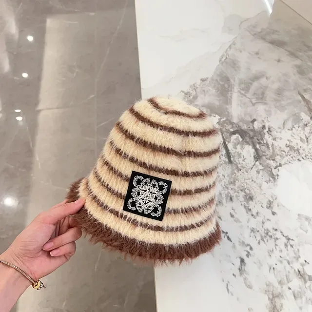 Loewe Anagram bucket hat rayé pelucheux 5