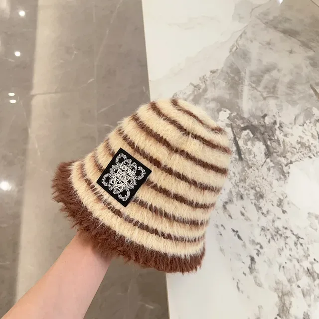 Loewe Anagram bucket hat rayé pelucheux 6