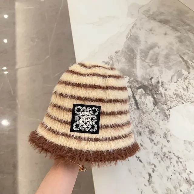 Loewe Anagram bucket hat rayé pelucheux 7