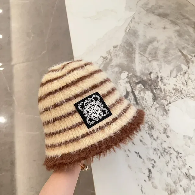 Loewe Anagram bucket hat rayé pelucheux 8
