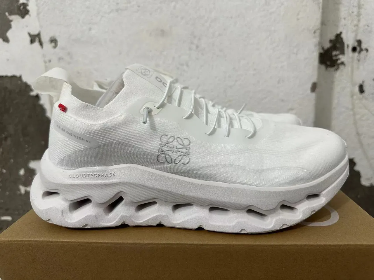 Loewe CloudtecpHase Tênis Lifestyle de Malha Branca 5