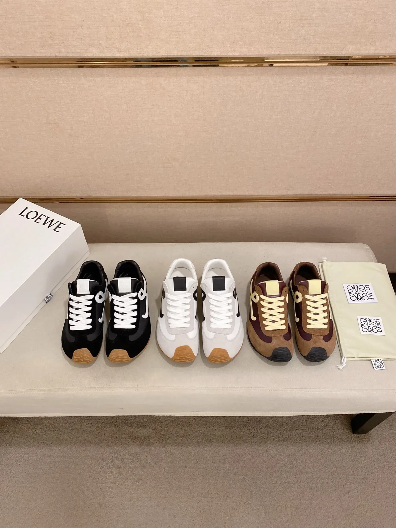 Loewe Flow Runner 黑色 白色 口香糖 生活方式运动鞋 2