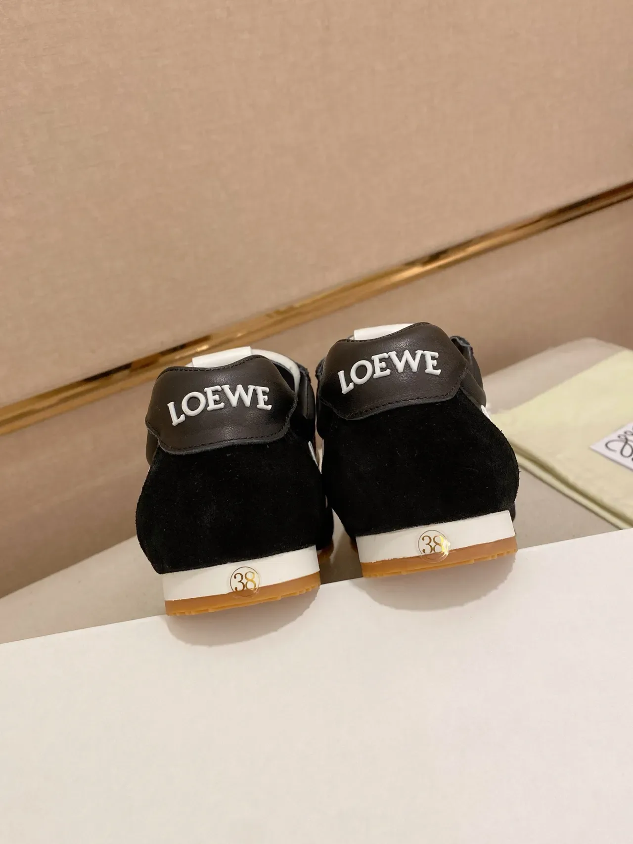 Loewe Flow Runner 黑色 白色 口香糖 生活方式运动鞋 4