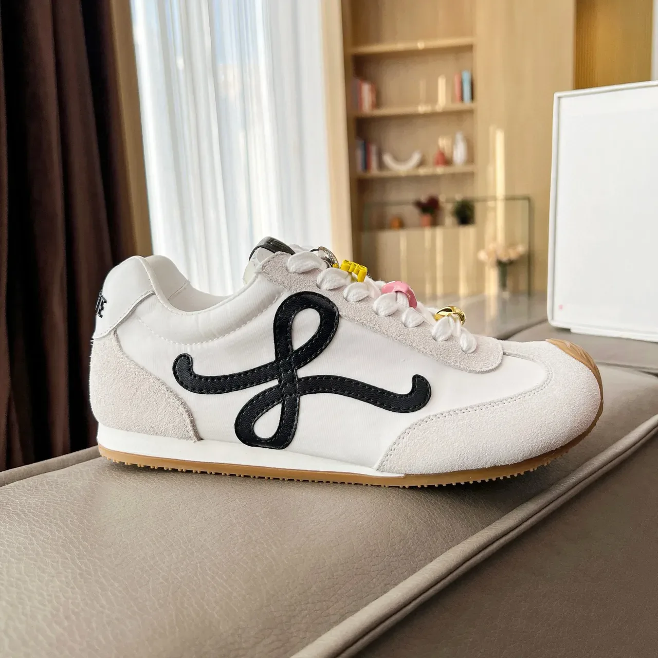 Loewe Flow Runner أبيض أसود Anagram Logo خط جانبي غطاء أصابع مطاطي نمط حياة أحذية رياضية 3