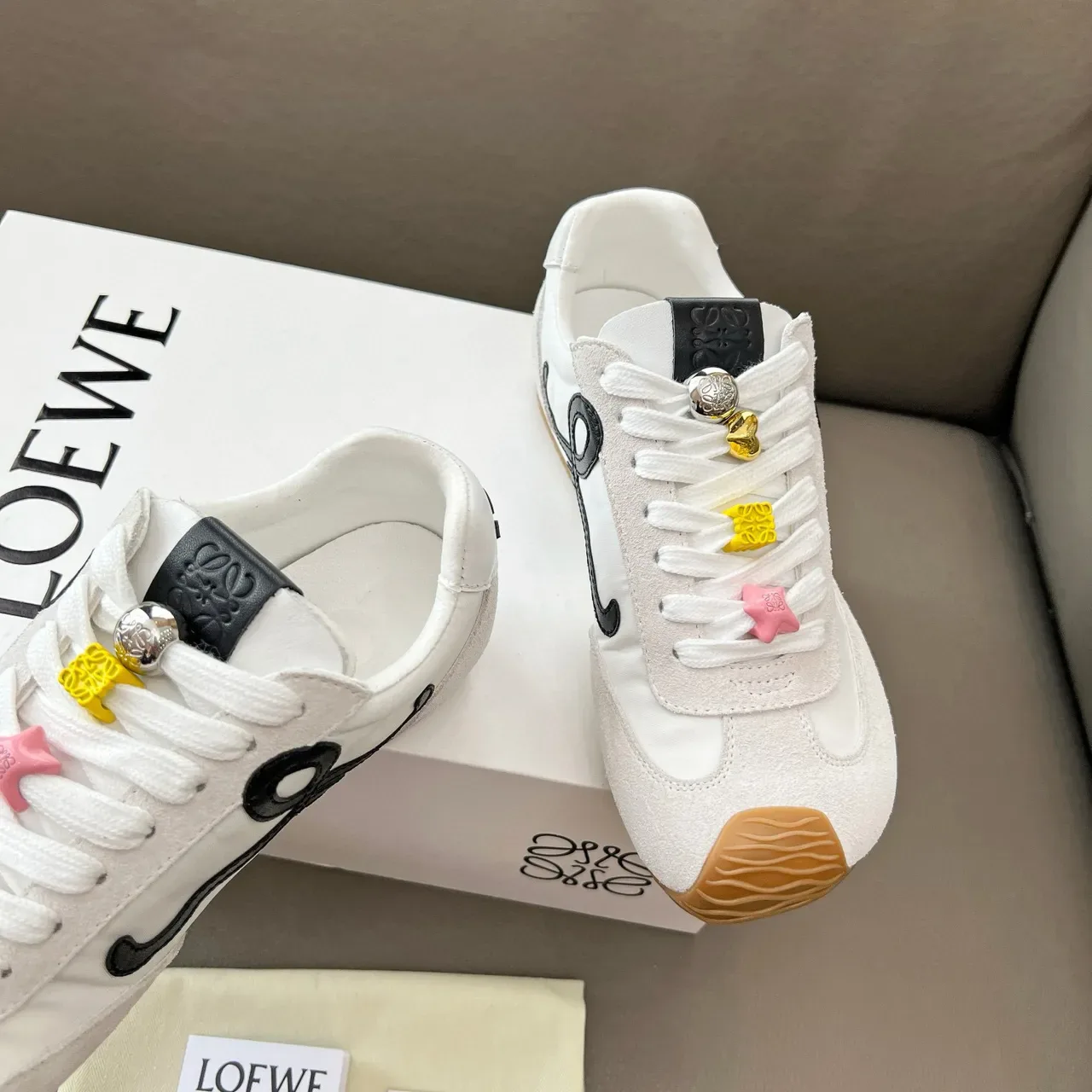 Loewe Flow Runner أبيض أसود Anagram Logo خط جانبي غطاء أصابع مطاطي نمط حياة أحذية رياضية 5