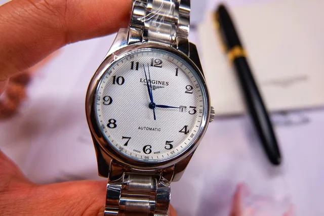 Longines 银白色不锈钢纹理表盘机械腕表 4