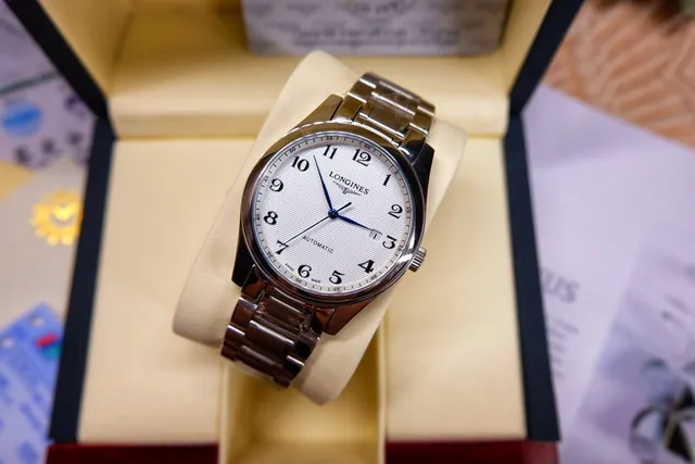 Longines 银白色不锈钢纹理表盘机械腕表 6