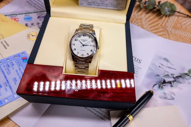 Longines 银白色不锈钢纹理表盘机械腕表 7