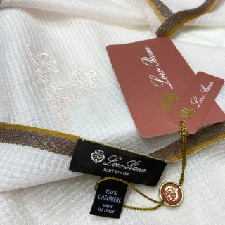 Loro Piana Cachecol de Cashmere Leve com Logo Bordado em Ouro Branco