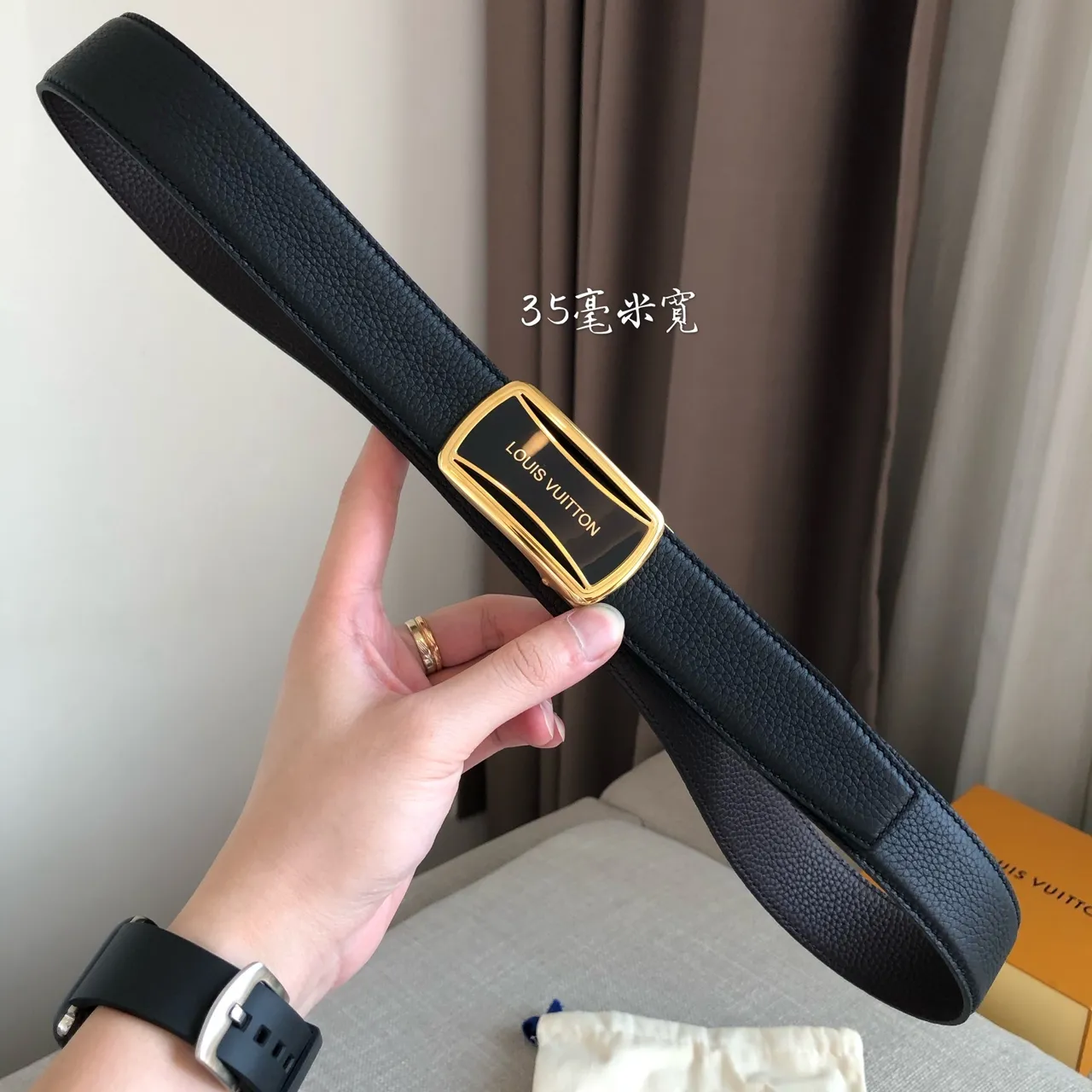 Louis Vuitton Cinturón con Hebilla Automática Negro Plateado de Cuero Texturizado 7