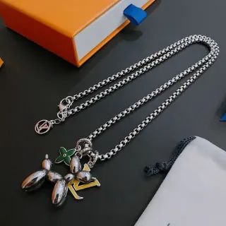 Colar Louis Vuitton Balloon Dog Charm Esmalte Prata