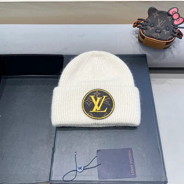 Louis Vuitton Boné Bege Marrom Tricô Monogramado Patch Beanie 3
