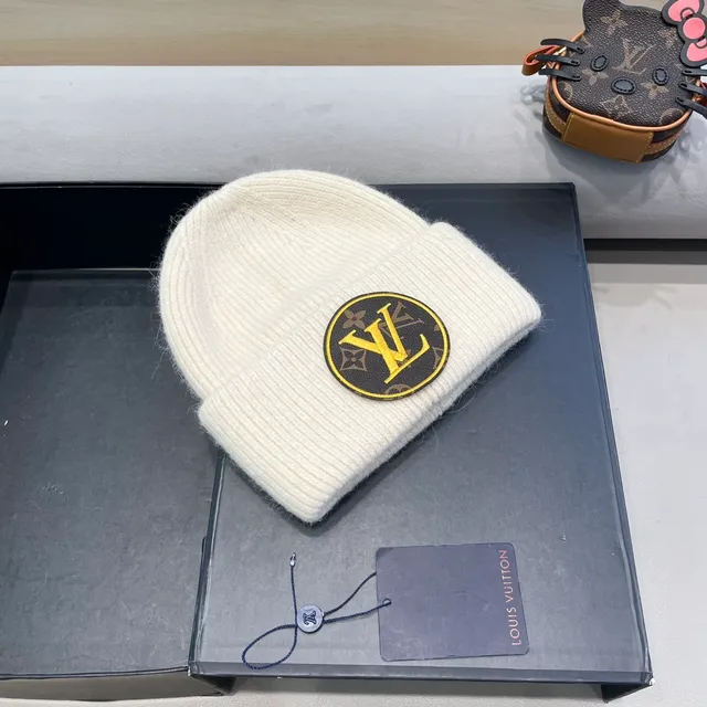 Louis Vuitton Boné Bege Marrom Tricô Monogramado Patch Beanie 5