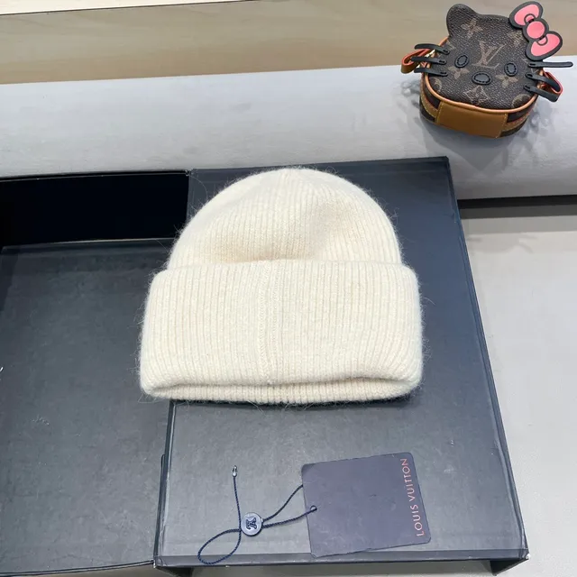 Louis Vuitton Boné Bege Marrom Tricô Monogramado Patch Beanie 8