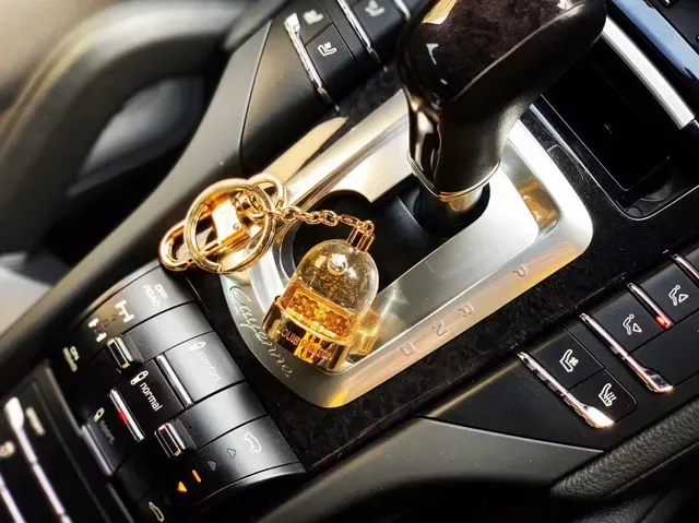 Louis Vuitton 米色金色绗缝皮革五金手袋 2