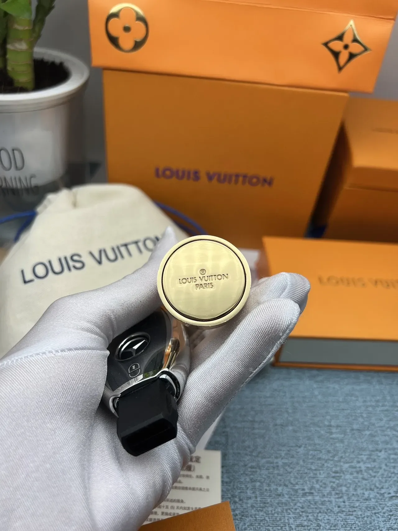Louis Vuitton 米色金色绗缝皮革五金手袋 4