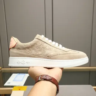 Louis Vuitton Sneakers Lifestyle Beige y Blanco Monogramadas de Ante con Suela Plataforma