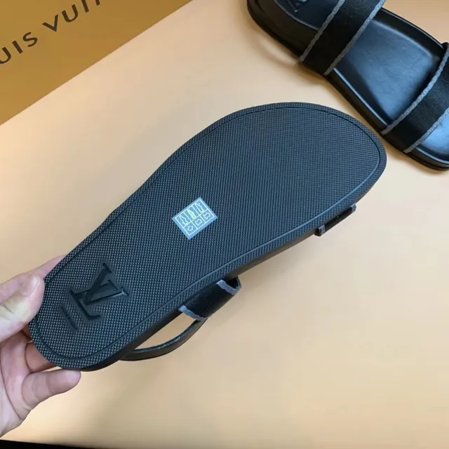 Louis Vuitton Sandales décontractées noires et grises avec garniture 4