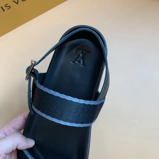 Louis Vuitton Sandales décontractées noires et grises avec garniture 5