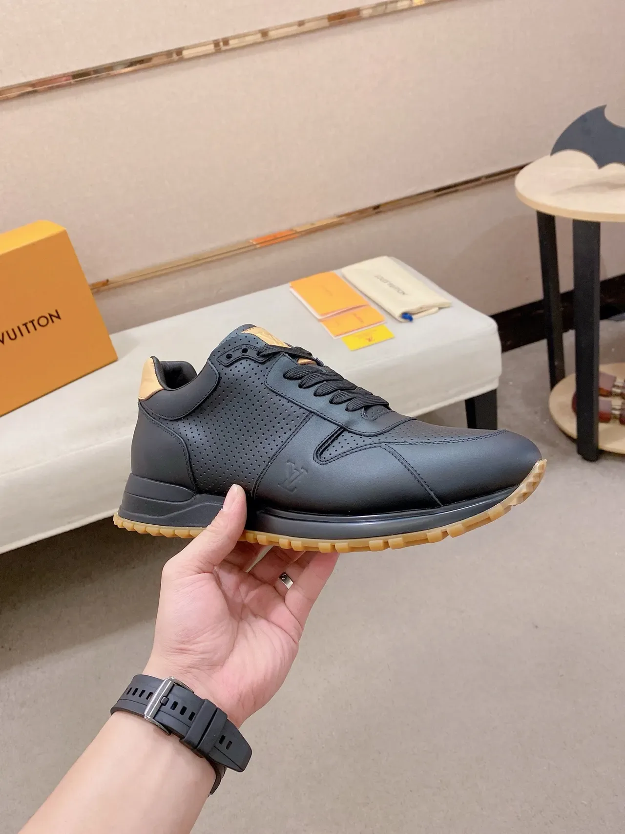 Louis Vuitton Sneakers Lifestyle Preto Bege Couro Perfurado Sola de Borracha 5