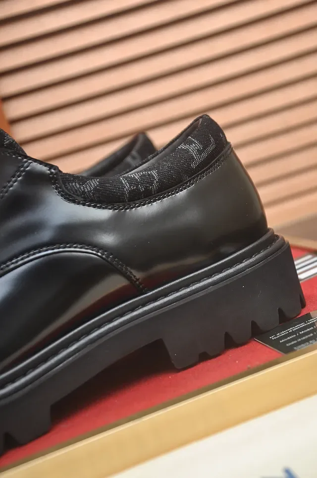 Louis Vuitton Chaussures Oxford en Cuir Poli Noir Embout Cap 2