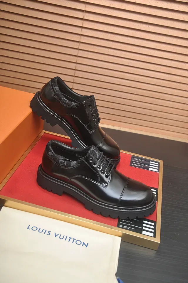 Louis Vuitton Chaussures Oxford en Cuir Poli Noir Embout Cap 4