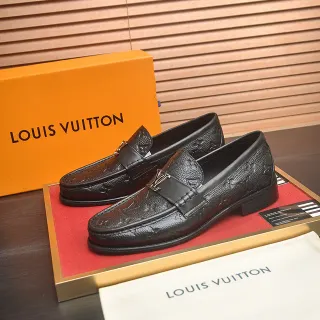 Louis Vuitton কালো সোনার মোনোগ্রাম-এমবসড লেদার মেটাল LV বাকেল স্ট্র্যাপ লোফার