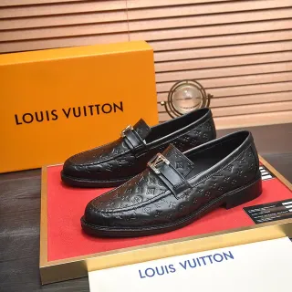 Louis Vuitton কালো রূপালি মোনোগ্রাম-এমবসড চামড়া ক্লাসিক স্লিপ-অন লোফার