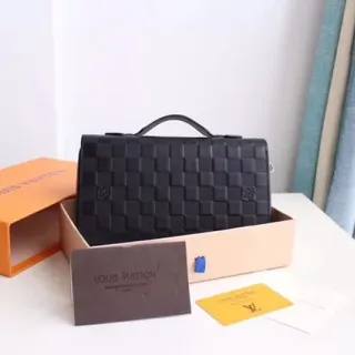Louis Vuitton काला बुना हुआ चमड़े का उभरा हुआ मोनोग्राम Boston Bag