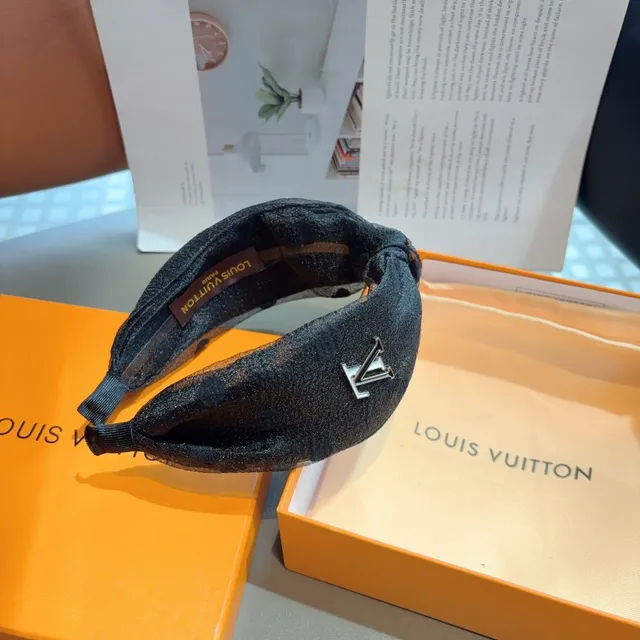 Louis Vuitton Chapeau Bleu Argent Nœud Tordu Métallique LV Logo 4