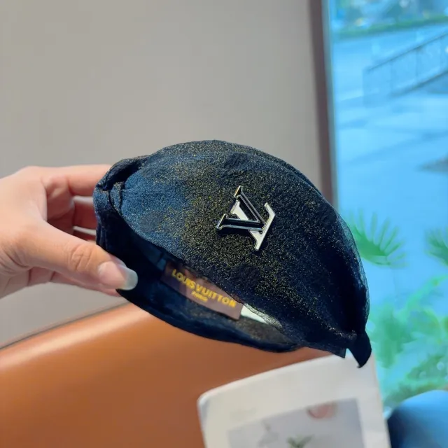 Louis Vuitton Chapeau Bleu Argent Nœud Tordu Métallique LV Logo 7