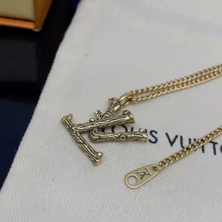 Colar com pingente Louis Vuitton Monograma texturizado branch