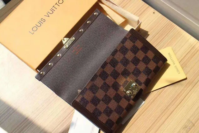 Louis Vuitton بني بيج مونوغرام كانفاس مبطن حافة جلد داكن محفظة طويلة 4