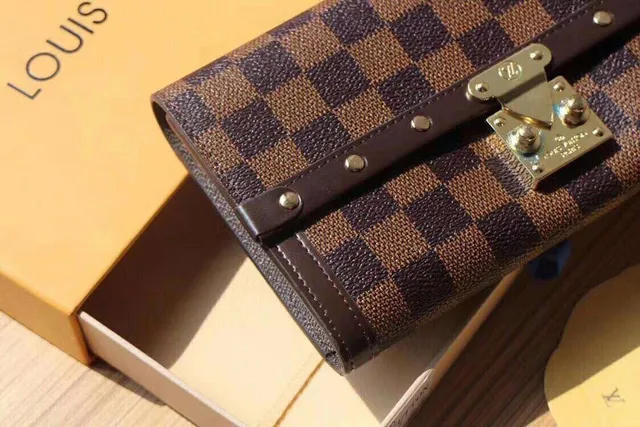 Louis Vuitton بني بيج مونوغرام كانفاس مبطن حافة جلد داكن محفظة طويلة 5