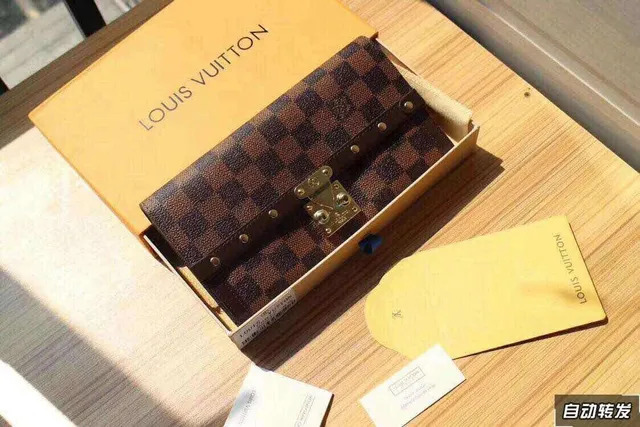 Louis Vuitton بني بيج مونوغرام كانفاس مبطن حافة جلد داكن محفظة طويلة 8