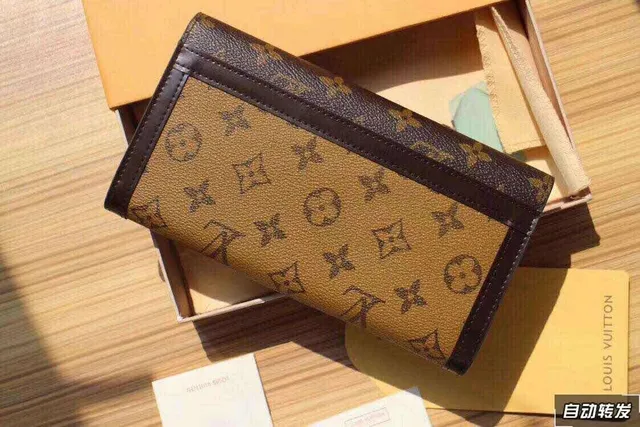 Louis Vuitton بني بيج مونوغرام كانفاس مبطن حافة جلد داكن محفظة طويلة 17