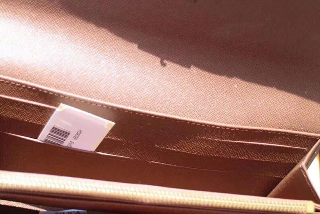 Louis Vuitton بني بيج مونوغرام كانفاس مبطن حافة جلد داكن محفظة طويلة 20