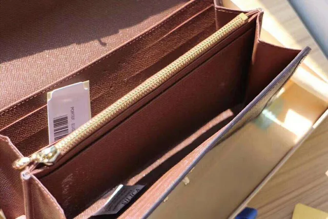 Louis Vuitton بني بيج مونوغرام كانفاس مبطن حافة جلد داكن محفظة طويلة 21