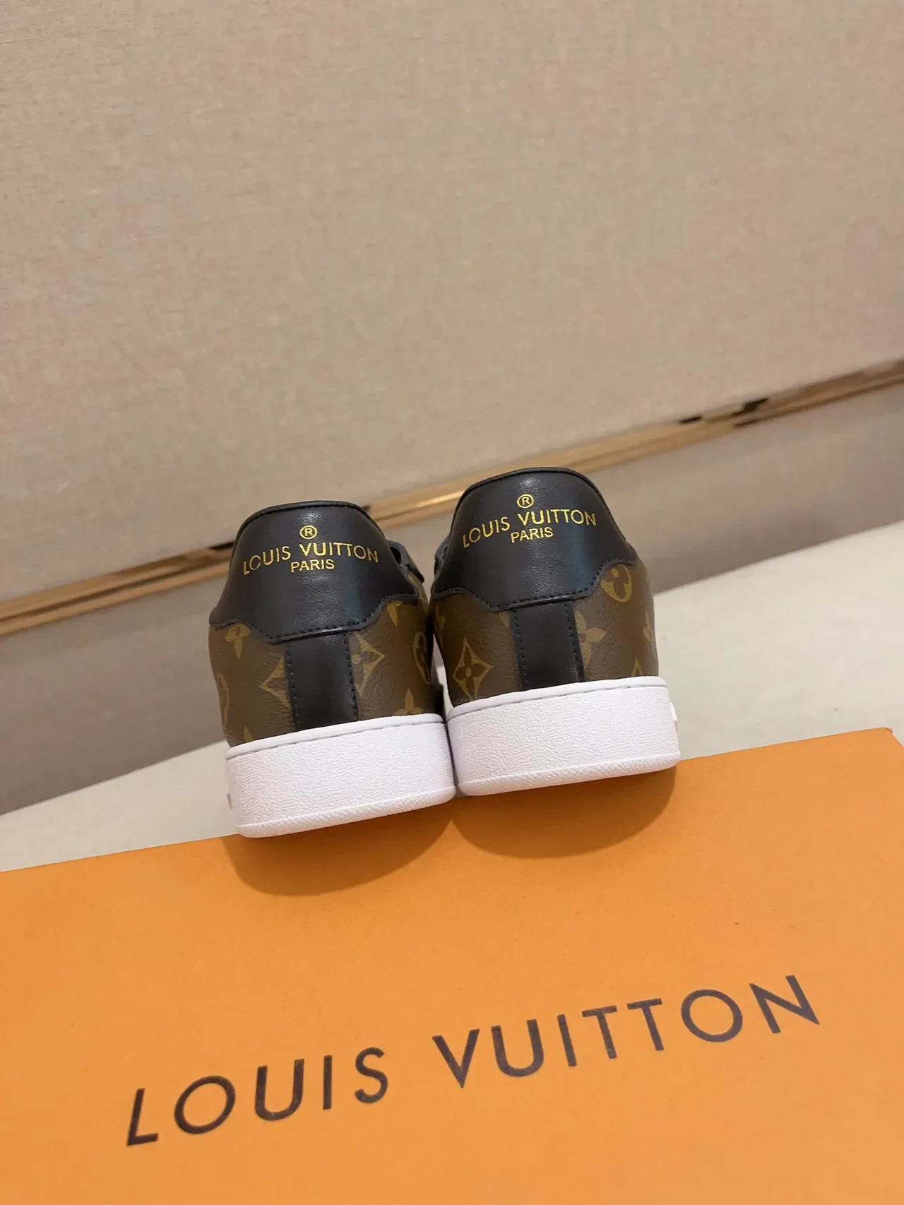 Louis Vuitton Marrom Preto Monogram Tela Couro Painéis Estilo de Vida Tênis 2