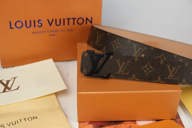 Louis Vuitton Marrom Preto Lona com Monograma Recoberto Fivela LV Interligada Cinto de Couro 8