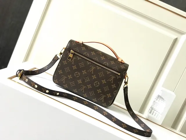 Louis Vuitton 棕色金色花押字帆布翻盖手袋 3