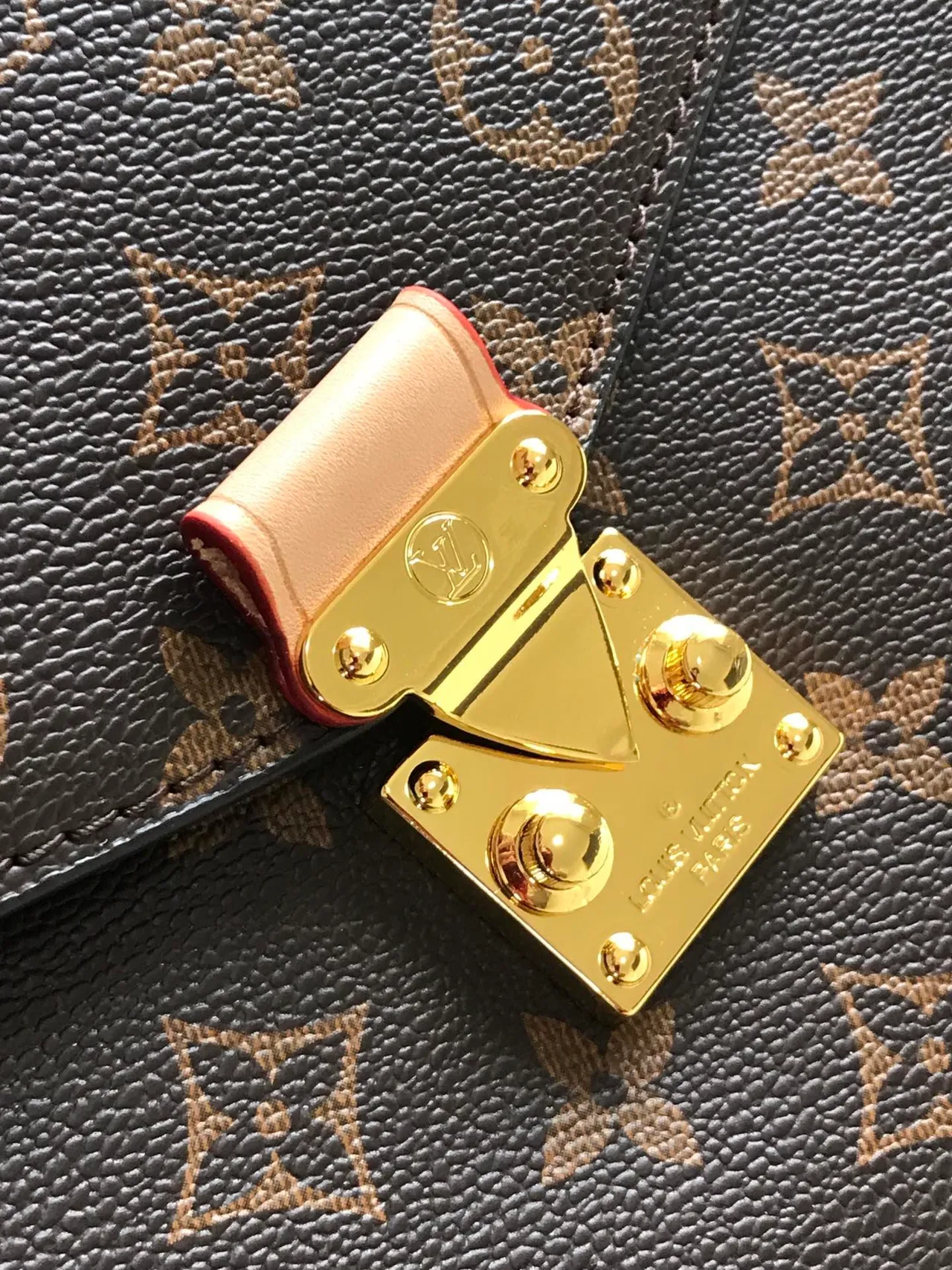 Louis Vuitton 棕色金色花押字帆布翻盖手袋 4