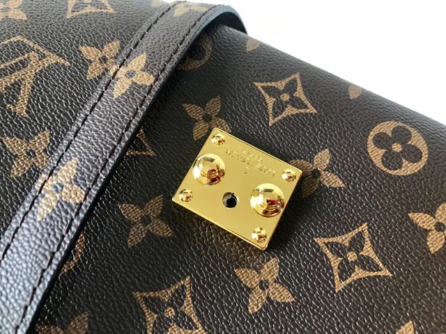 Louis Vuitton 棕色金色花押字帆布翻盖手袋 5